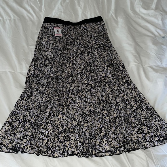 Vince Camuto Dresses & Skirts - Vince Camuto Midi Skirt